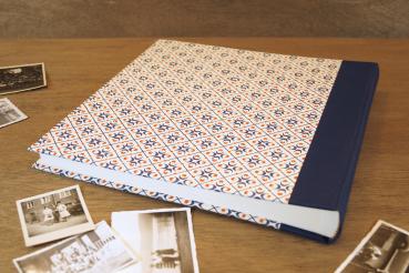 Guest book for photos dark blue red graphic